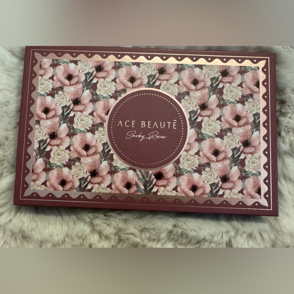Ace Beauté Smoky Roses Eyeshadow Palette